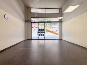 Retail in Granollers, Barcelona for lease Interior Photo- Image 2 of 13