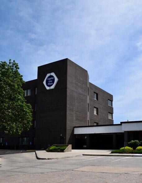 3706 SW Topeka Blvd, Topeka, KS for lease - Building Photo - Image 2 of 22