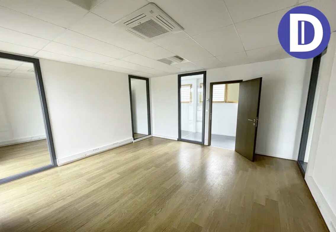 Office in NORROY-LE-VENEUR for lease Interior Photo- Image 1 of 1