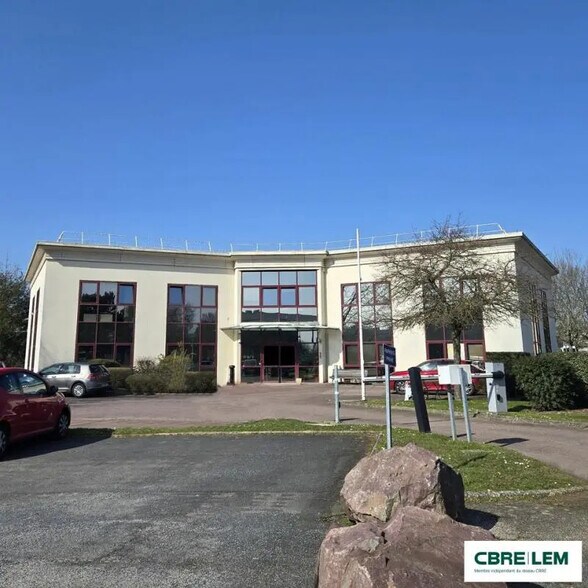 Office in Caen for lease - Building Photo - Image 1 of 5