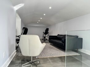 2010 Kings Cir S, Neptune Beach, FL for lease Interior Photo- Image 1 of 8