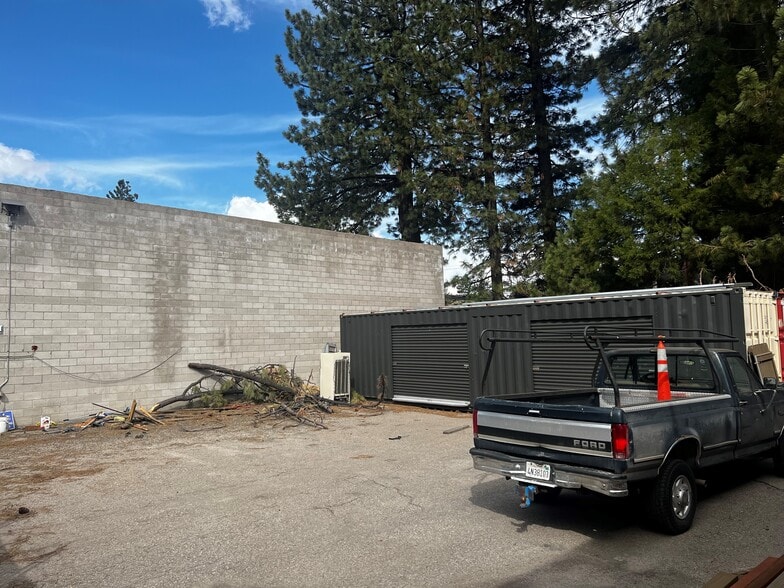 2121 James Ave, South Lake Tahoe, CA for lease - Building Photo - Image 2 of 5