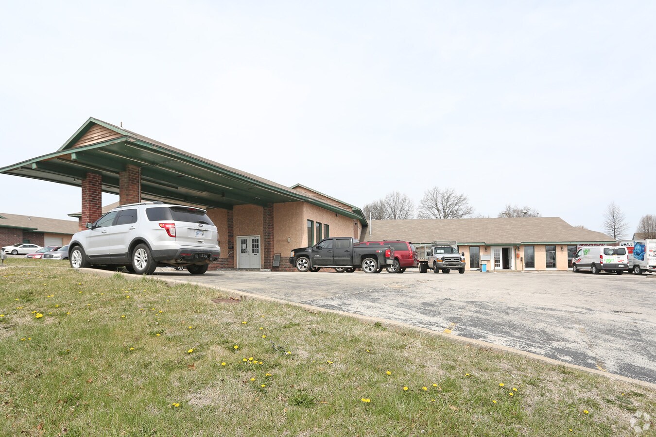 200 NW 72nd St, Gladstone, MO 64118