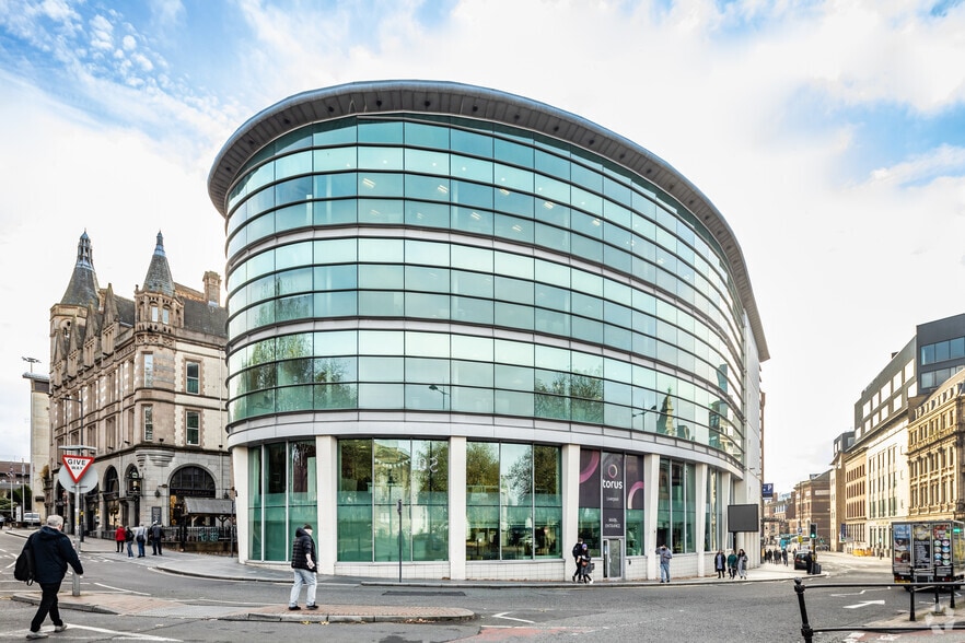 4 Queen Sq, Liverpool for lease - Building Photo - Image 2 of 3