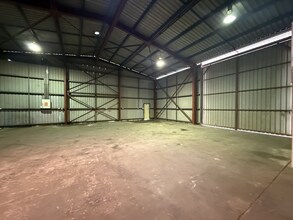 6 Len Shield St, Paget for lease Interior Photo- Image 1 of 3