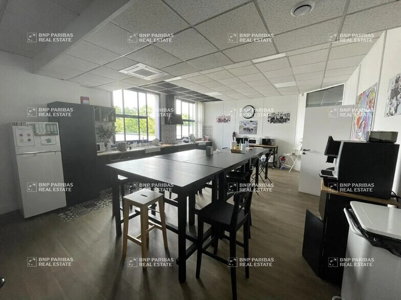 Flex in Croissy-Beaubourg for sale - Interior Photo - Image 3 of 5