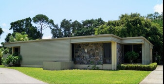 1960 Bayshore Blvd, Dunedin FL - Live-Work Space
