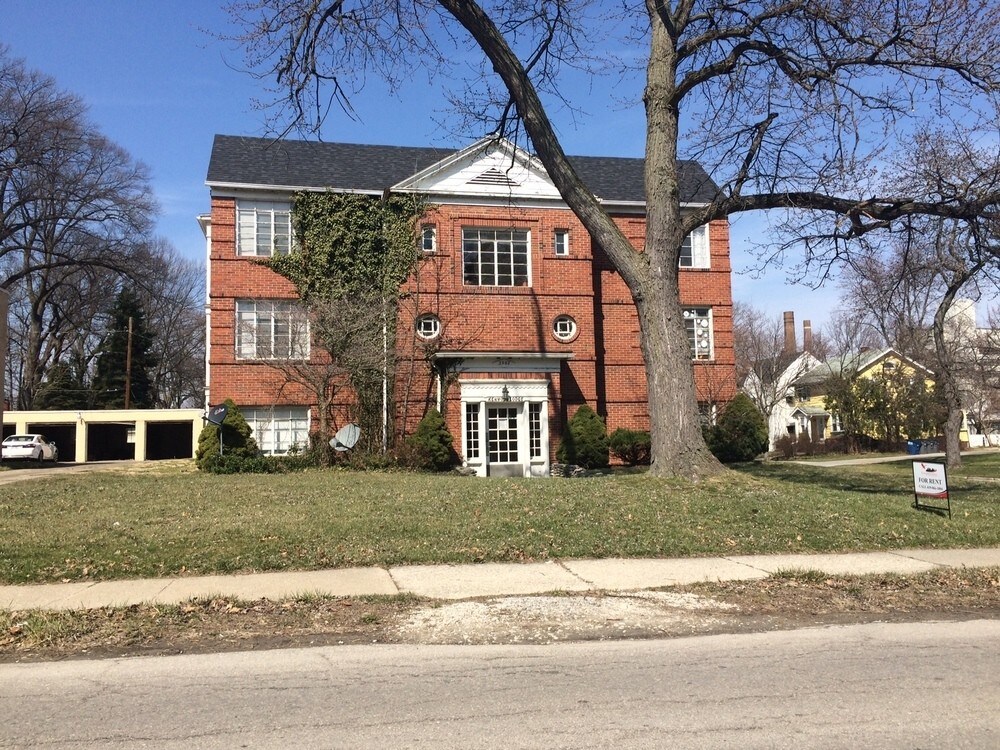 2302 Kenwood Blvd, Toledo, OH 43606