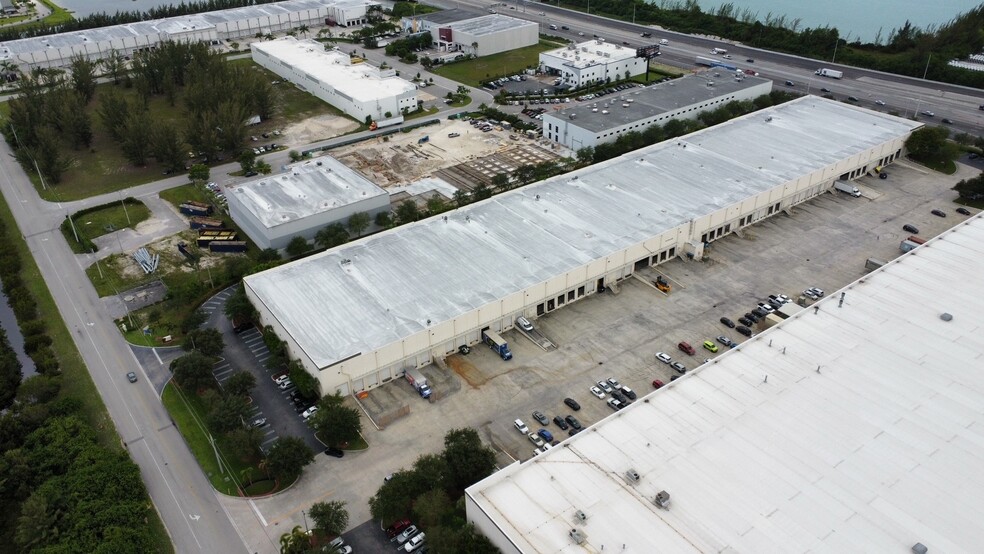 12600-12608 NW 115th Ave, Medley, FL for lease - Building Photo - Image 3 of 7