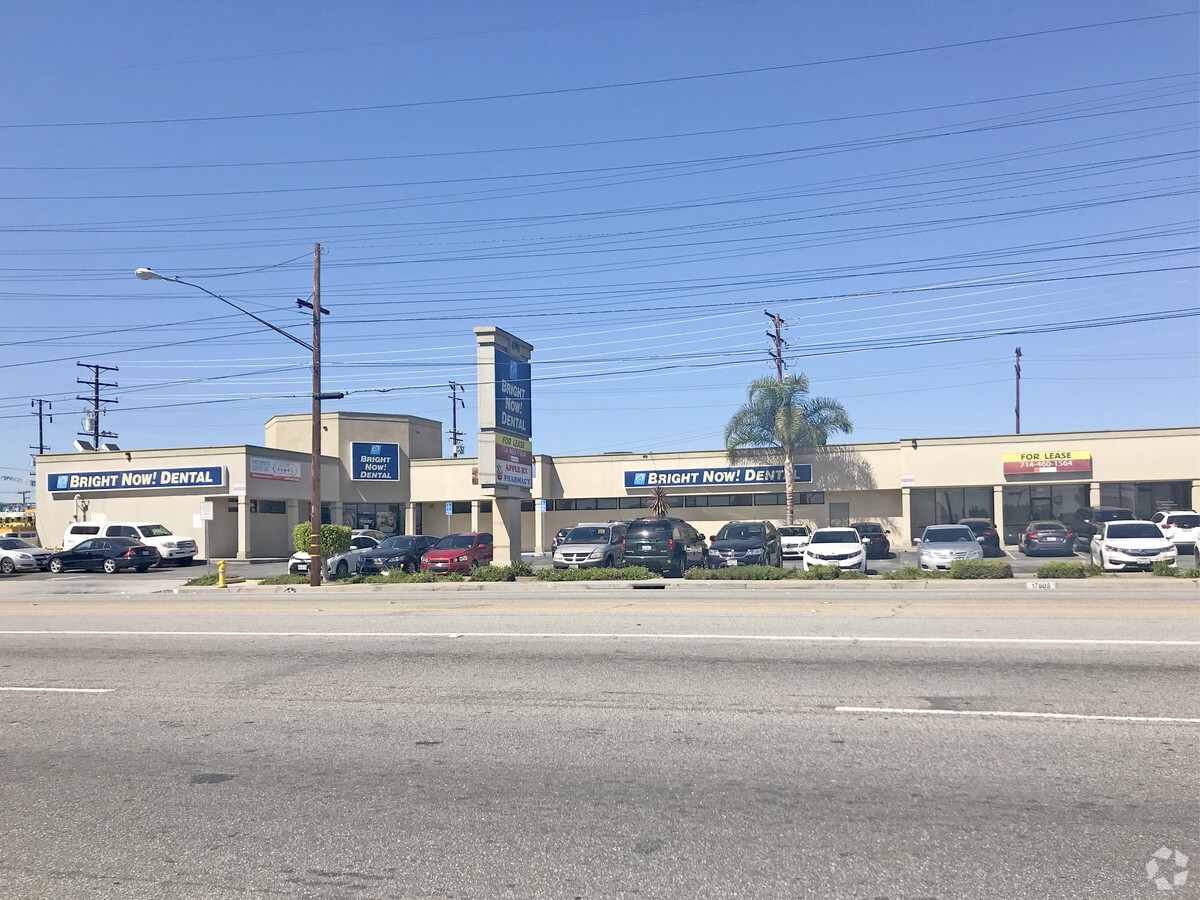 17601-17615 Lakewood Blvd, Bellflower, CA 90706 | LoopNet