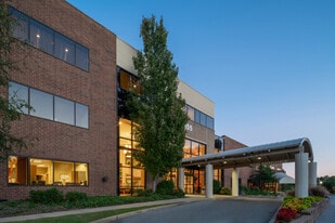 555 N New Ballas Rd, Creve Coeur MO - Pub