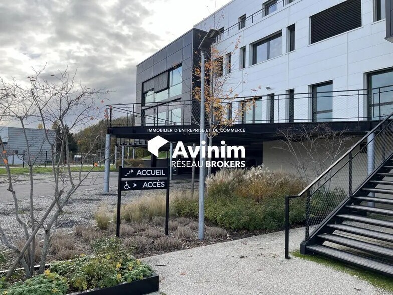 Office in Chaponost for lease - Building Photo - Image 1 of 6