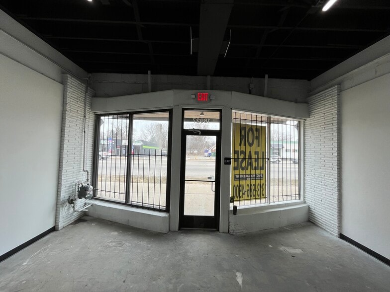 18911-18931 W 7 Mile Rd, Detroit, MI for lease - Building Photo - Image 3 of 13