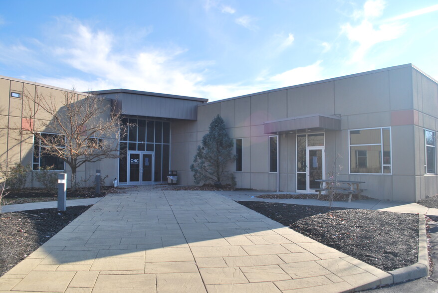 5053 Wooster Rd, Cincinnati, OH for lease - Building Photo - Image 1 of 10