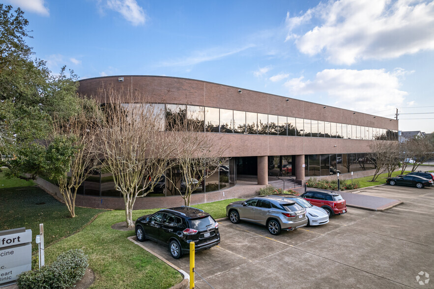 2575 W Bellfort St, Houston, TX for lease - Building Photo - Image 1 of 5