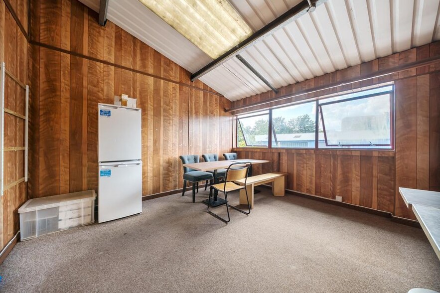 18 Lowden Rd, London for lease - Building Photo - Image 2 of 9