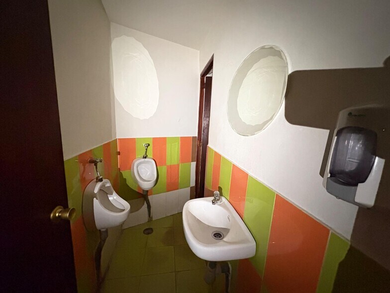 Retail in Ponferrada, León for sale - Building Photo - Image 3 of 10