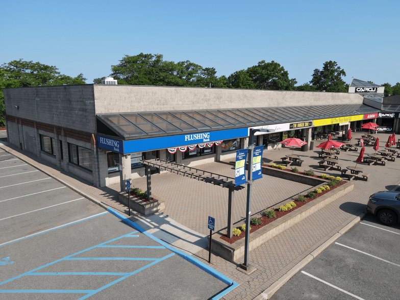 160 Adams Ave, Hauppauge, NY for lease - Building Photo - Image 3 of 9