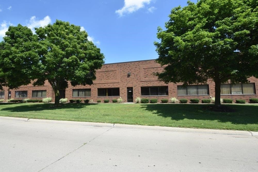 44830-44870 Vic Wertz Dr, Clinton Township, MI for lease Primary Photo- Image 1 of 2