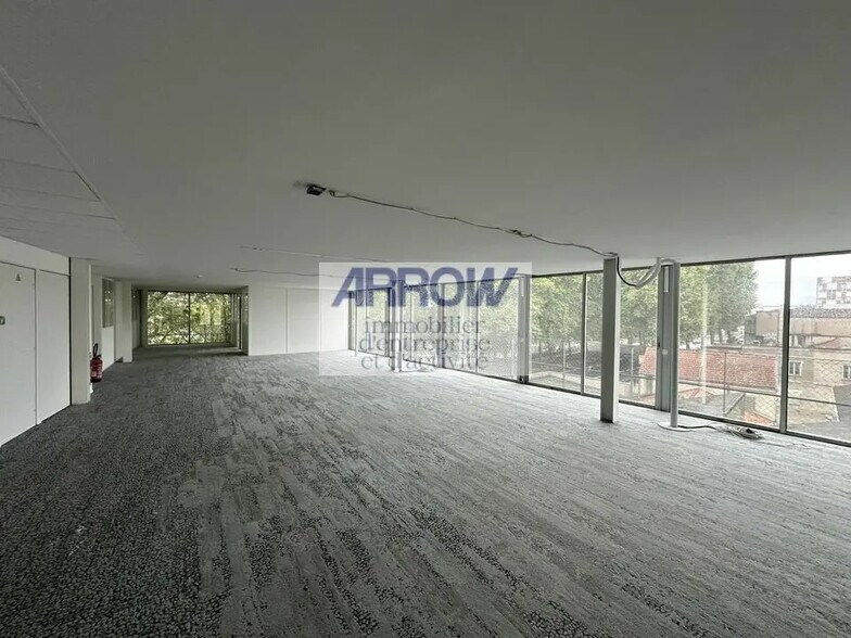 Office in Nantes for lease - Building Photo - Image 2 of 5
