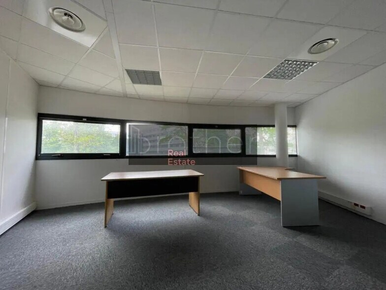 Office in Mérignac for lease - Interior Photo - Image 1 of 8