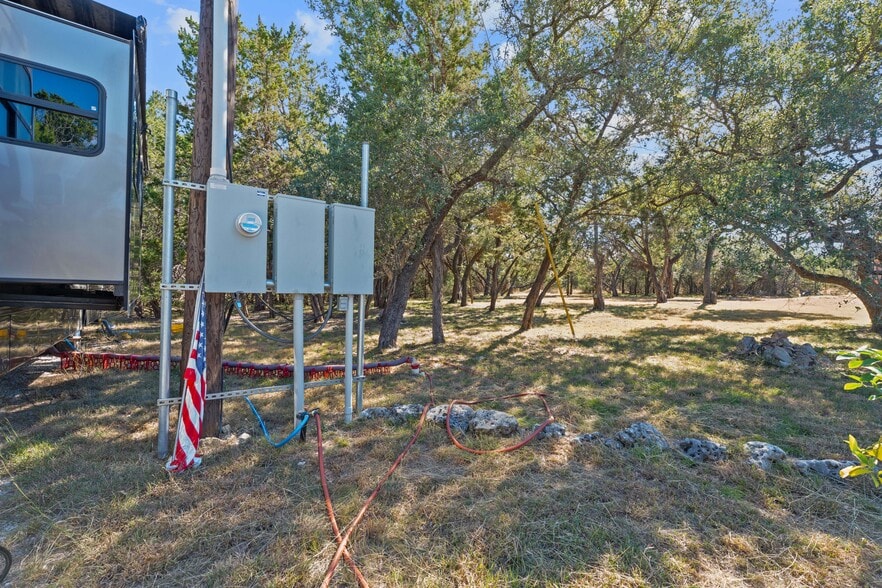 217 Southern Dr, Johnson City, TX for lease - Building Photo - Image 3 of 20