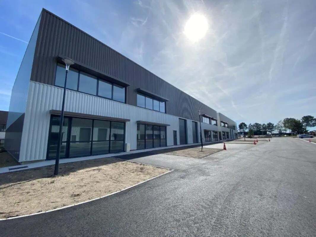 Flex in Escource for sale Building Photo- Image 1 of 23