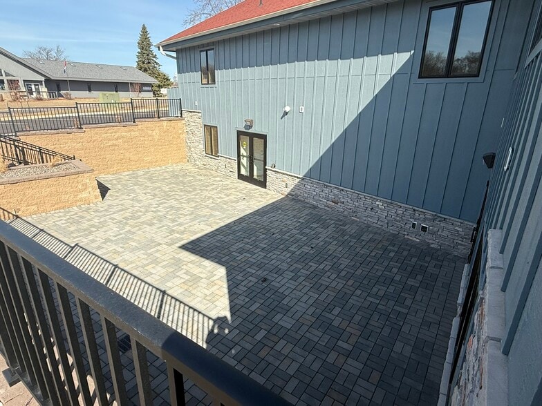 1570 Century Pt, Eagan, MN for lease - Building Photo - Image 3 of 3