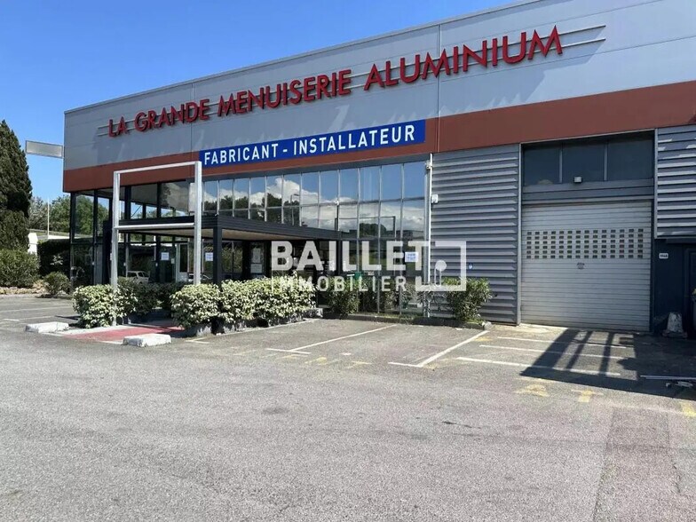 Retail in Fréjus for lease - Building Photo - Image 1 of 11