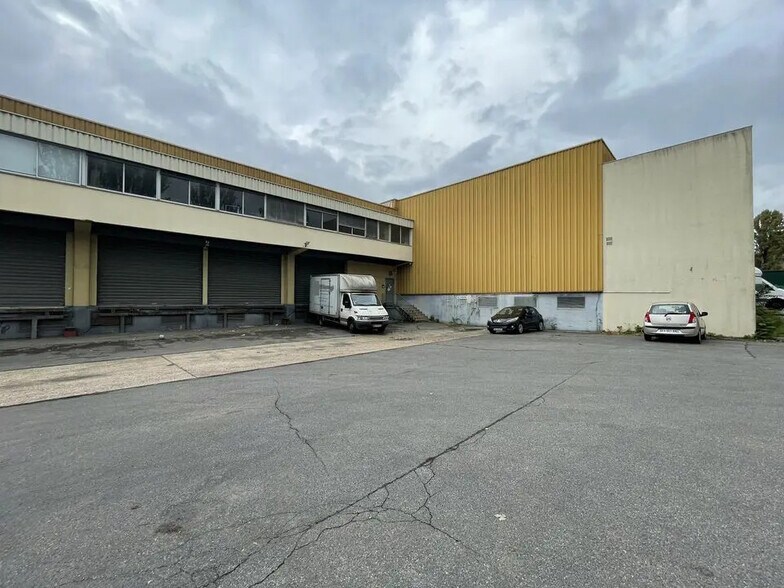 Industrial in Sarcelles for sale - Building Photo - Image 2 of 3