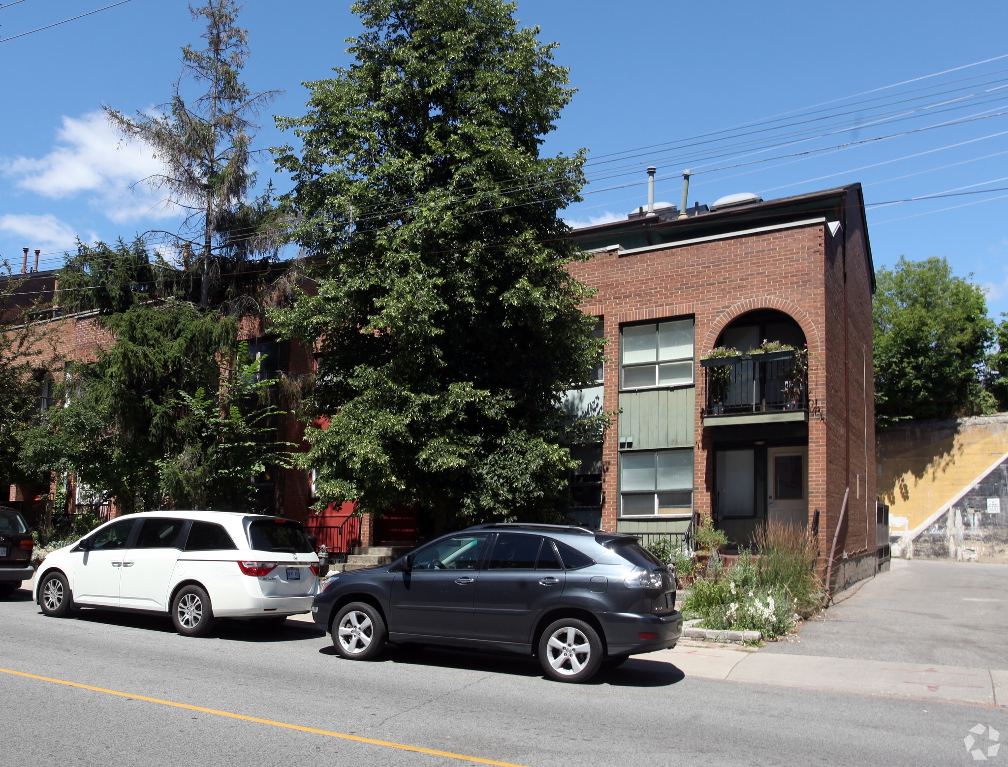 136-144 Dupont St, Toronto, ON for sale Primary Photo- Image 1 of 1