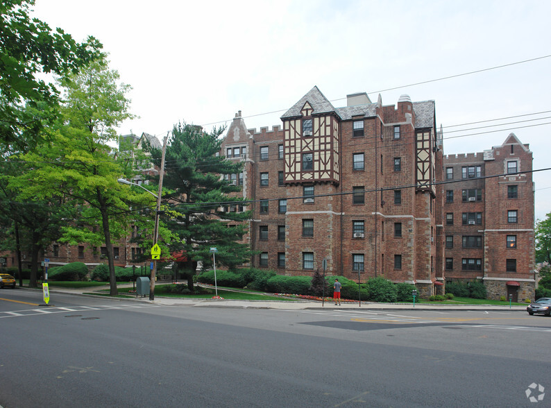 23 Old Mamaroneck Rd, White Plains, NY for sale - Primary Photo - Image 1 of 1