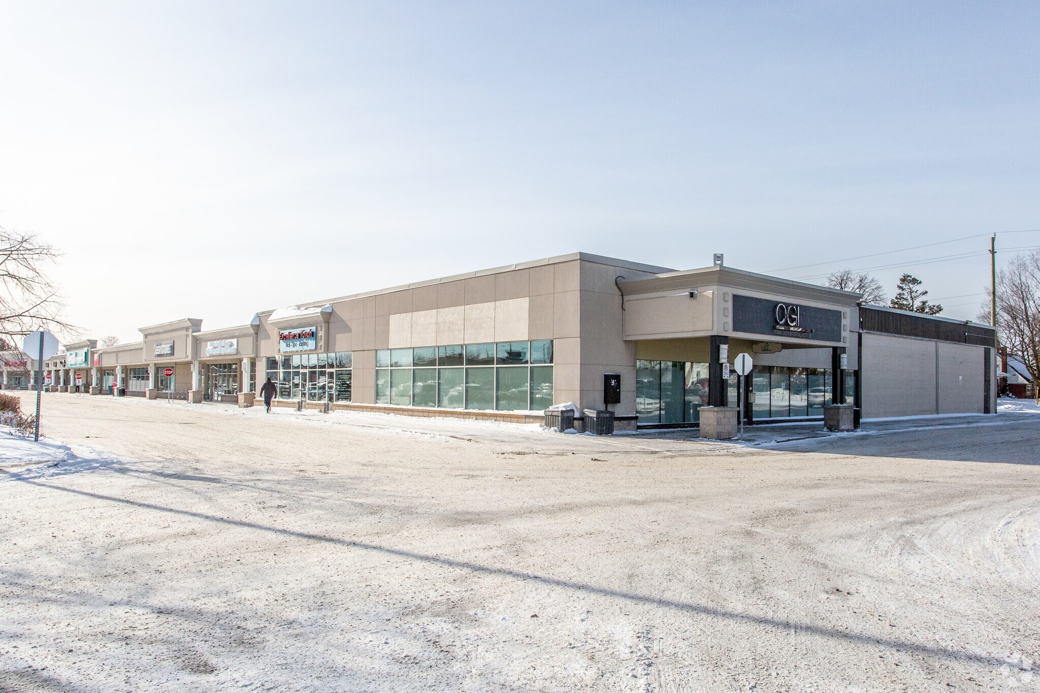 1910 St Laurent Blvd, Ottawa, ON K1G 1A4 Elmvale Acres Shopping