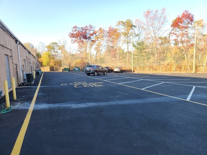 249 Chambers Bridge Rd, Brick, NJ for lease - Building Photo - Image 3 of 4