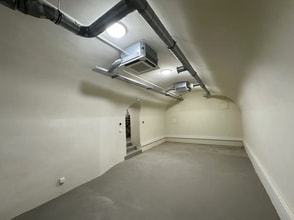 10 Rue Royale, Paris for lease Interior Photo- Image 2 of 3