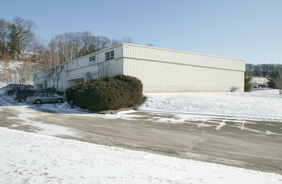 227 Progress Dr, Manchester, CT for lease - Primary Photo - Image 1 of 2