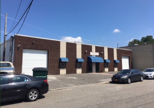 274 Bangor St, Lindenhurst, NY for sale - Primary Photo - Image 1 of 1