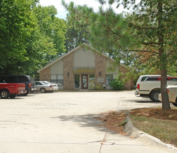 27 W Township St, Fayetteville, AR 72703