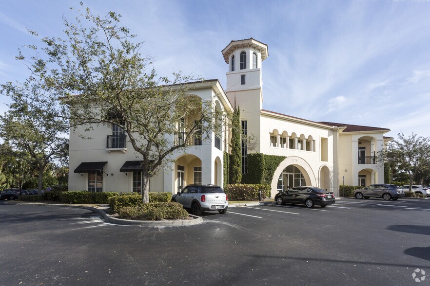 1726 Medical Blvd, Naples, FL for sale - Primary Photo - Image 1 of 1