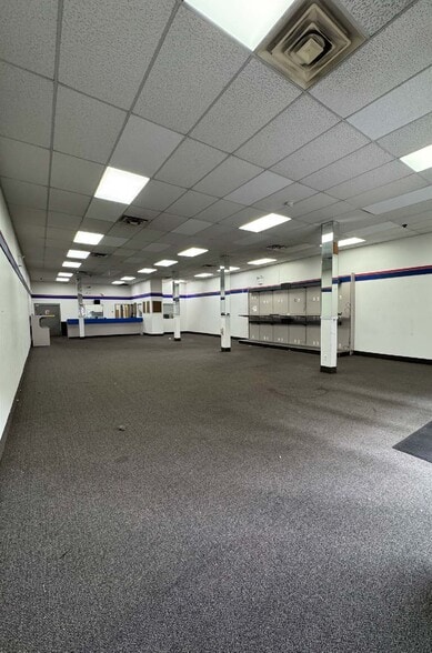 519 W 207th St, New York, NY for lease - Building Photo - Image 2 of 5