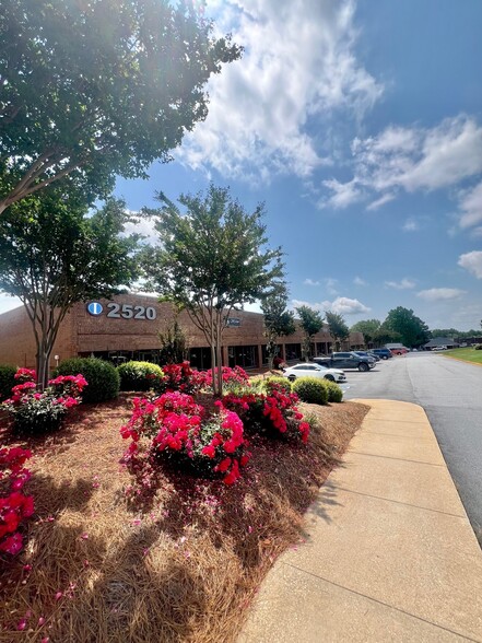 2500 Park Central Blvd, Decatur, GA for lease - Building Photo - Image 2 of 11