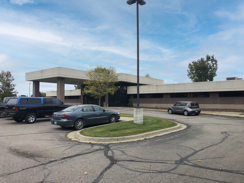 1794 N Lapeer Rd, Lapeer, MI for lease - Building Photo - Image 1 of 5