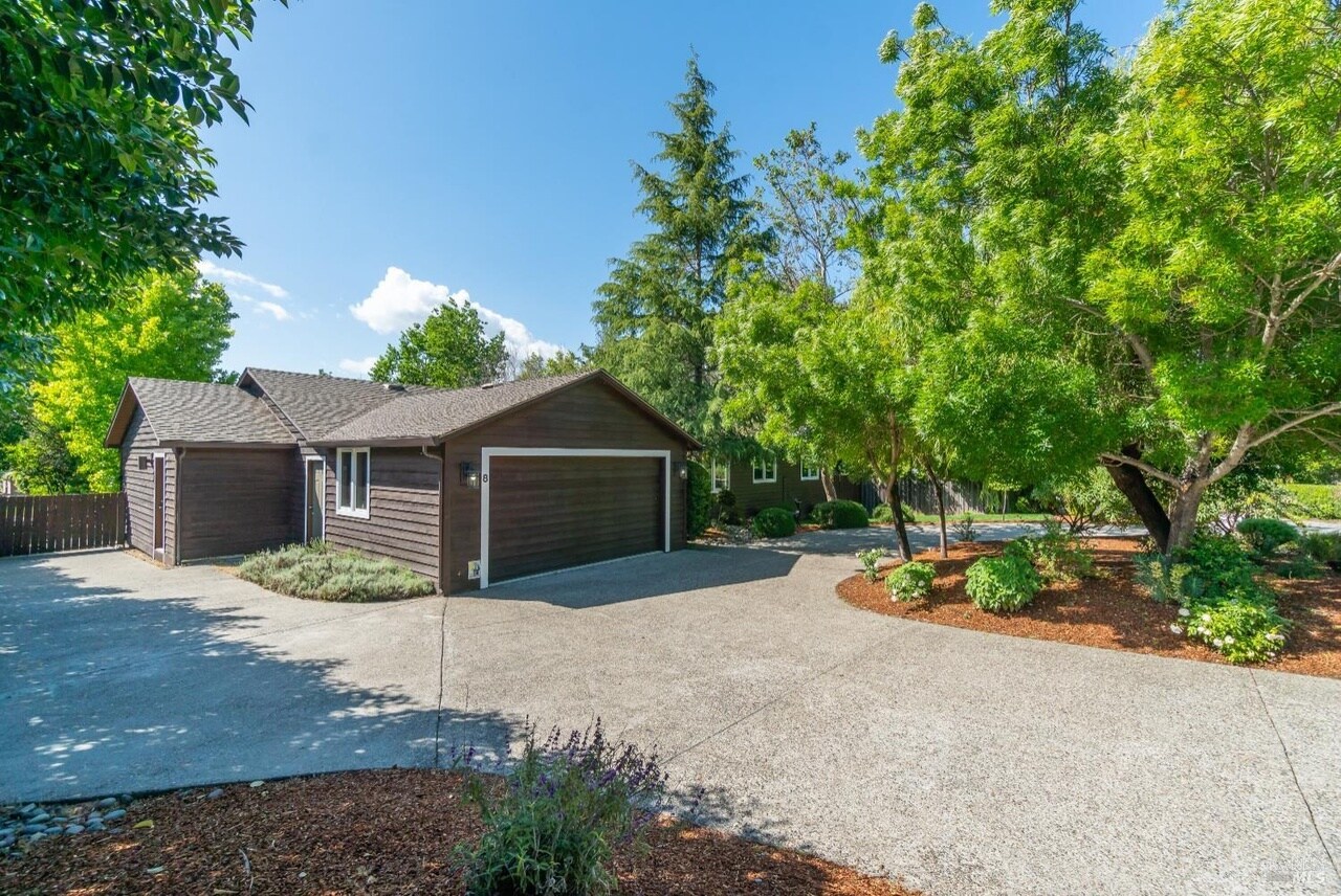 8 Circle Rd, San Rafael, CA for sale Primary Photo- Image 1 of 60