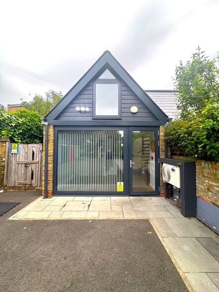 2A St Johns Hill Grove, London for lease - Building Photo - Image 1 of 6