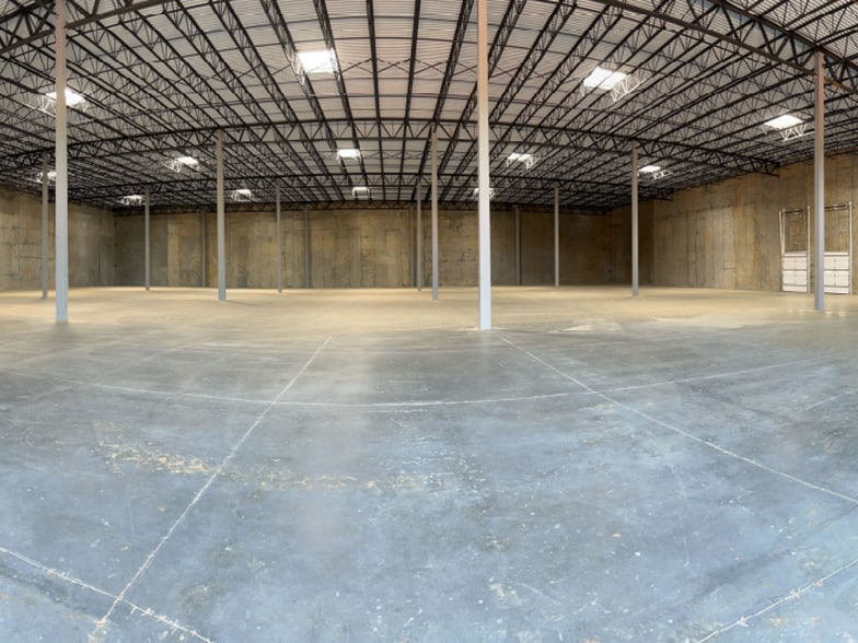 2010 Southeastern Industrial Dr, Newton, NC for sale - Building Photo - Image 2 of 4