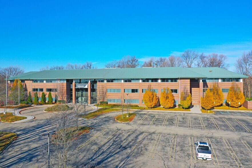 19975 Victor Pky, Livonia, MI 48152 Office for Sale