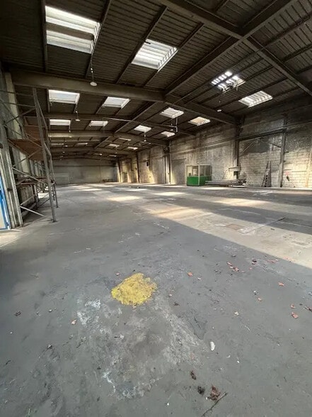 Flex in Saint-Priest for lease - Building Photo - Image 3 of 9