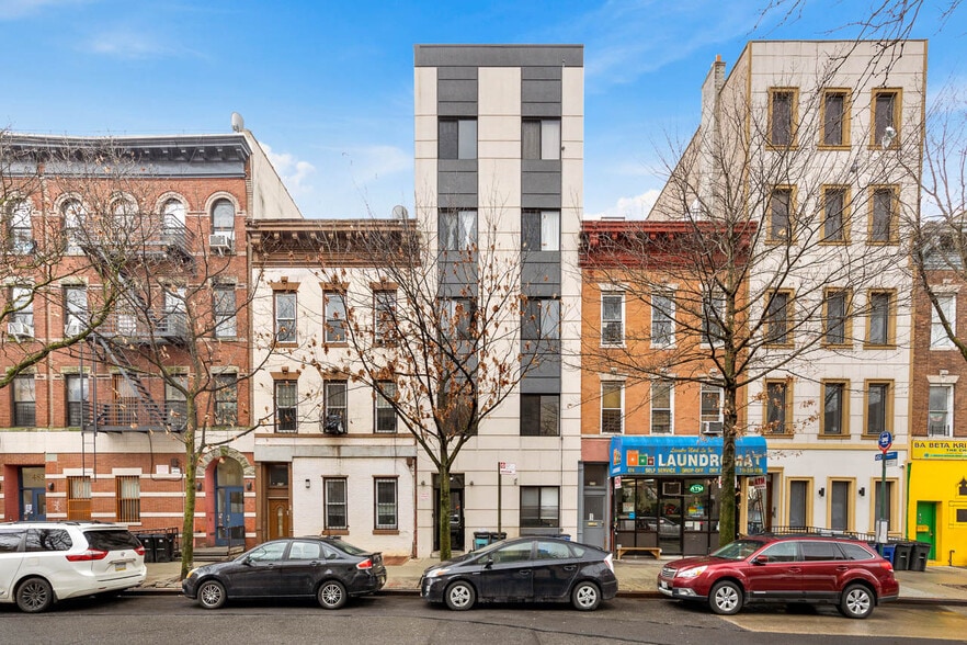 476 Gates Ave, Brooklyn, NY for sale - Building Photo - Image 1 of 1