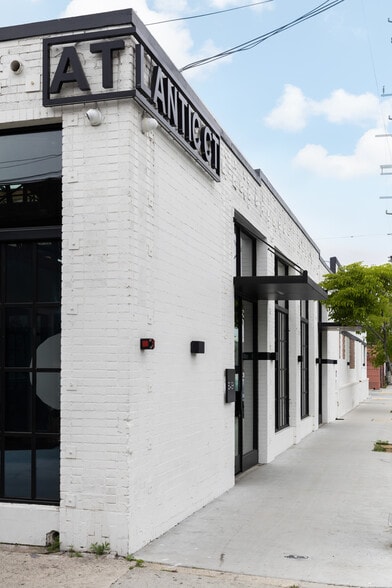 718-726 Mateo St, Los Angeles, CA for lease - Building Photo - Image 2 of 20