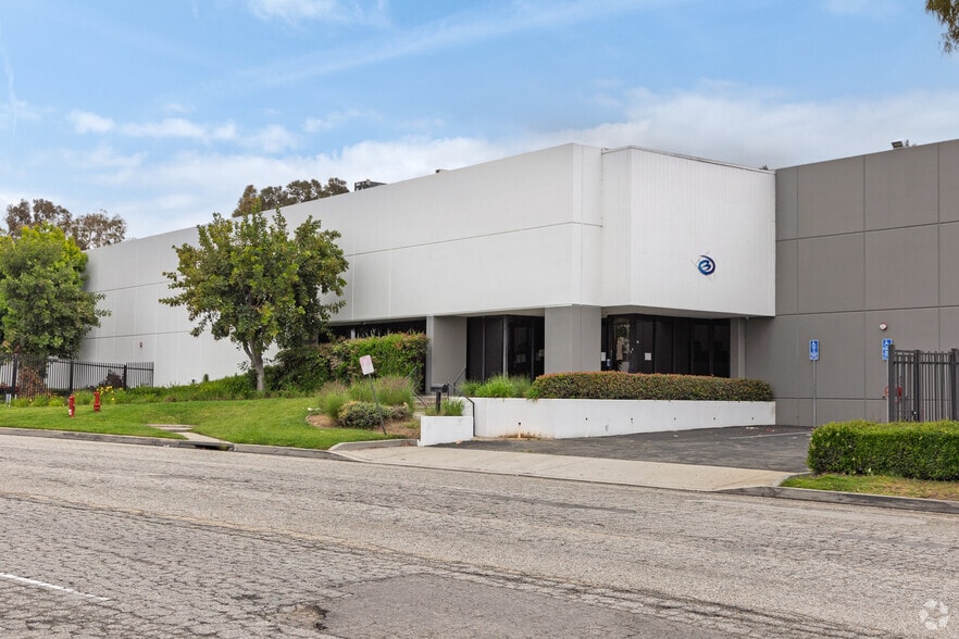 360 W Victoria St, Compton, CA for lease - Primary Photo - Image 1 of 6